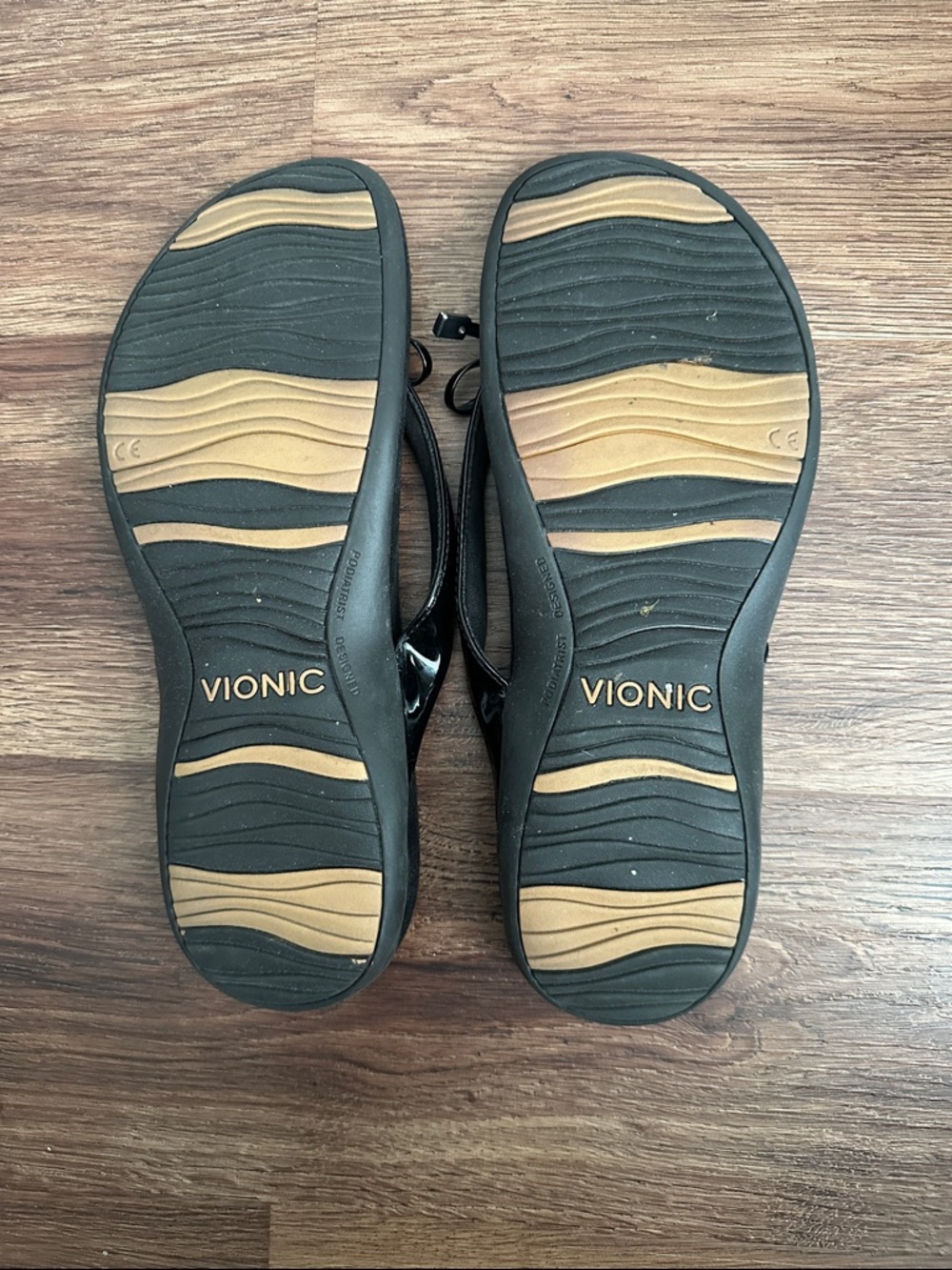 Vionic Bella Women's Black Patent Bow Thong Sandals Size 91/2 - Picture 6 of 6